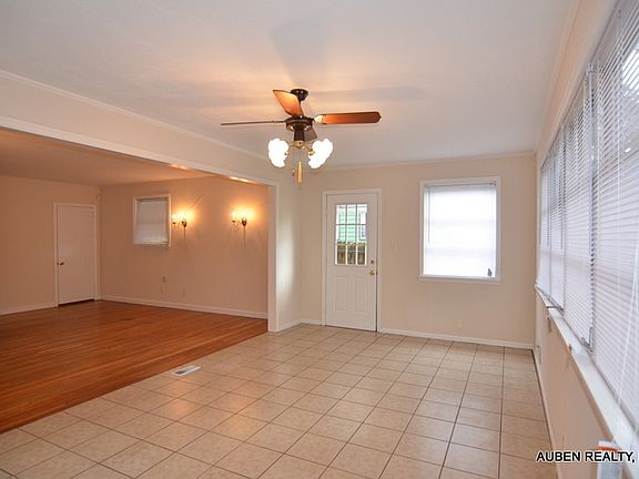 3rd image of 2403 Sparks Rd