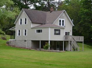 424 S Turnpike Rd, Dalton, PA 18414