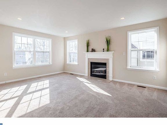 4th image of 1619 Briarwood Dr #125