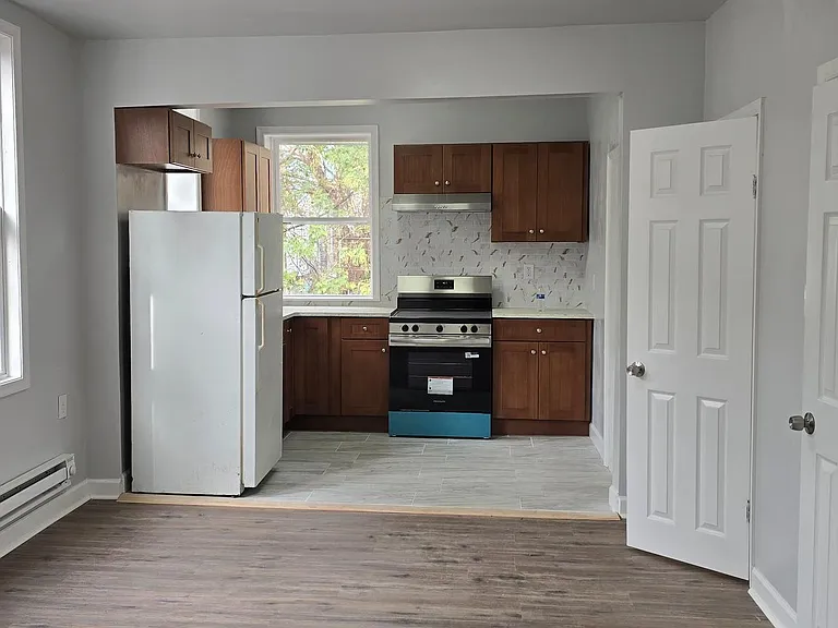 1411 W Loudon St — Photo 5