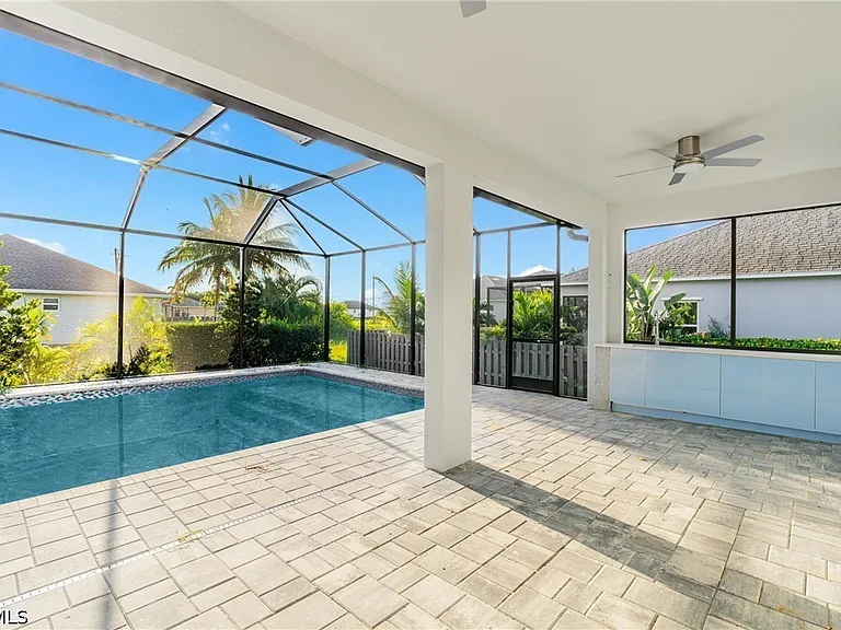821 NW 37th Pl — Photo 35