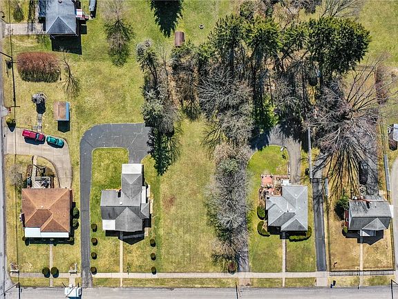 4th image of 594 Sterling Dr