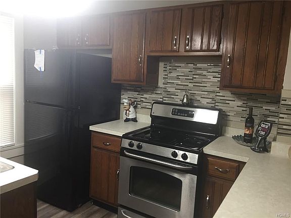 3rd image of 119 Academy Ave