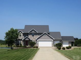 2464 Otter Hills Ln, Oskaloosa, IA 52577
