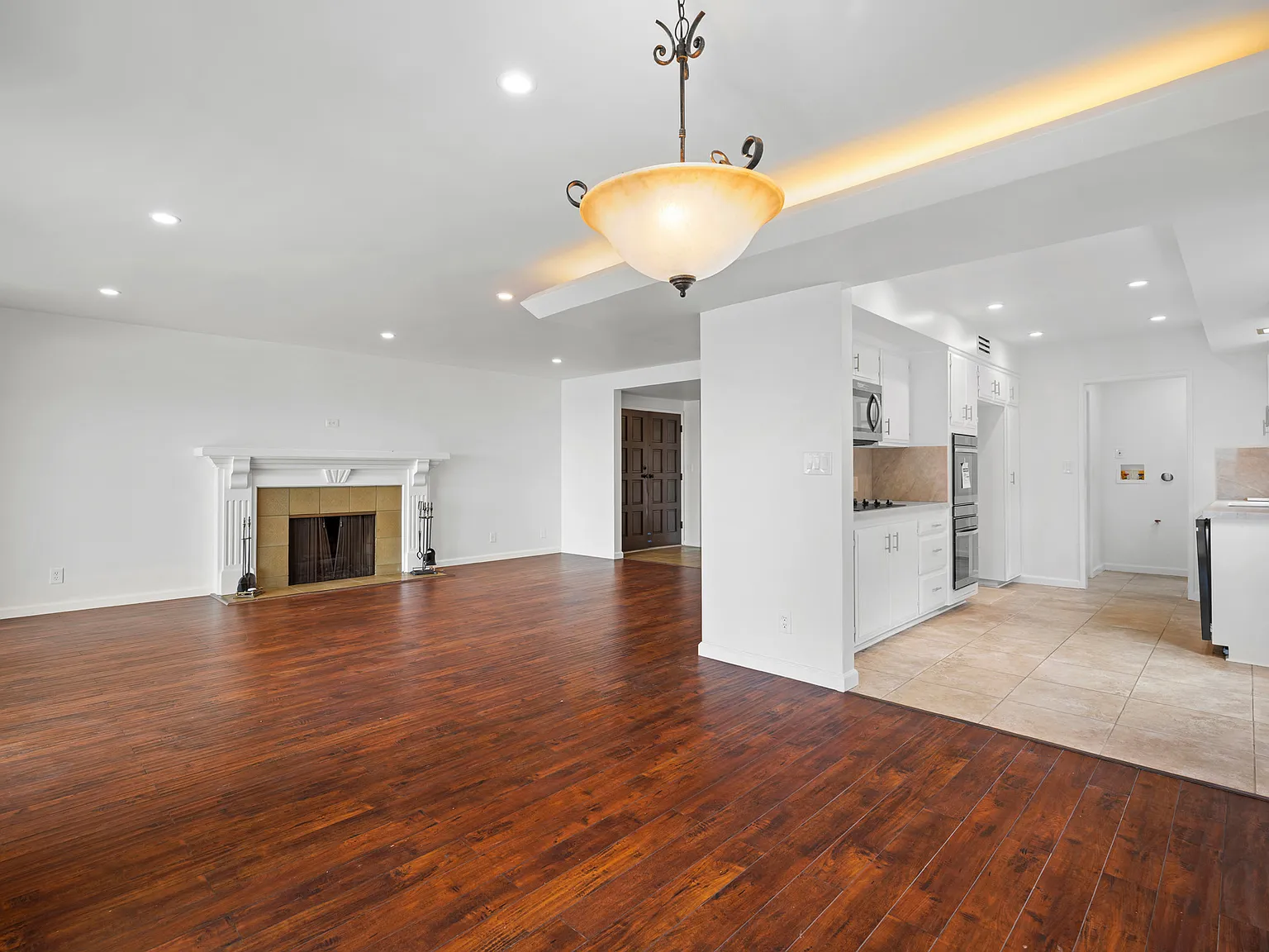 3 bed, 2318 sqft, $6,500 — Photo 3