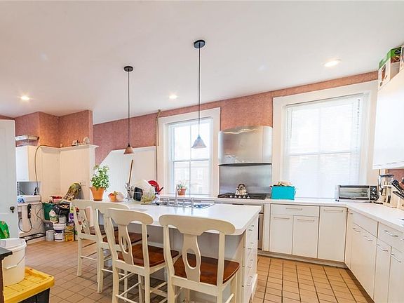3rd image of 21 Blackstone St