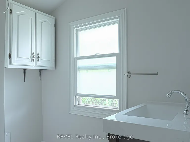 389 Glendale Ave — Photo 23