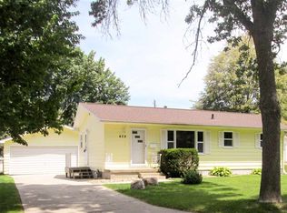 428 Meadowbrook Ln, Waterloo, IA 50701