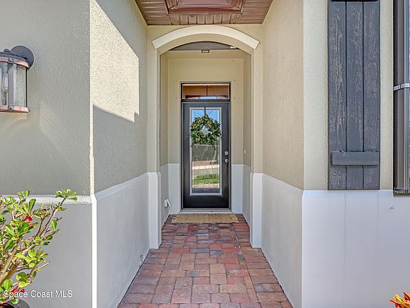 4th image of 3984 Caladium Cir