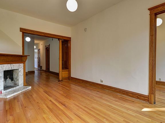 2nd image of 1935 N Sheffield Ave APT 2F