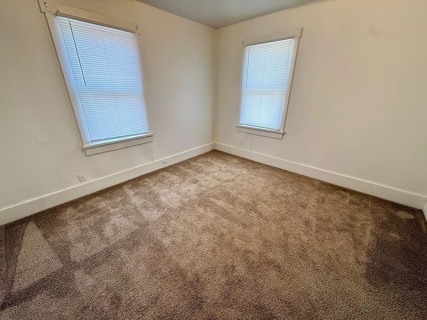 Centrally located 3 bedroom — Photo 4