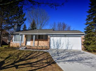 341 Arlington Dr, Rochester Hills, MI 48307