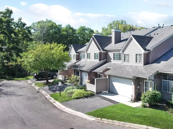 2703 Autumnwood Ln, Minnetonka, MN 55305