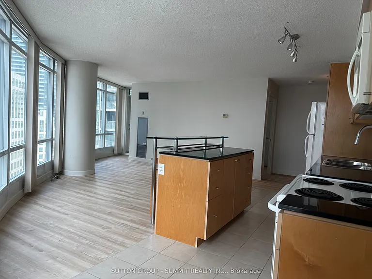 373 Front St W #1510 — Photo 3
