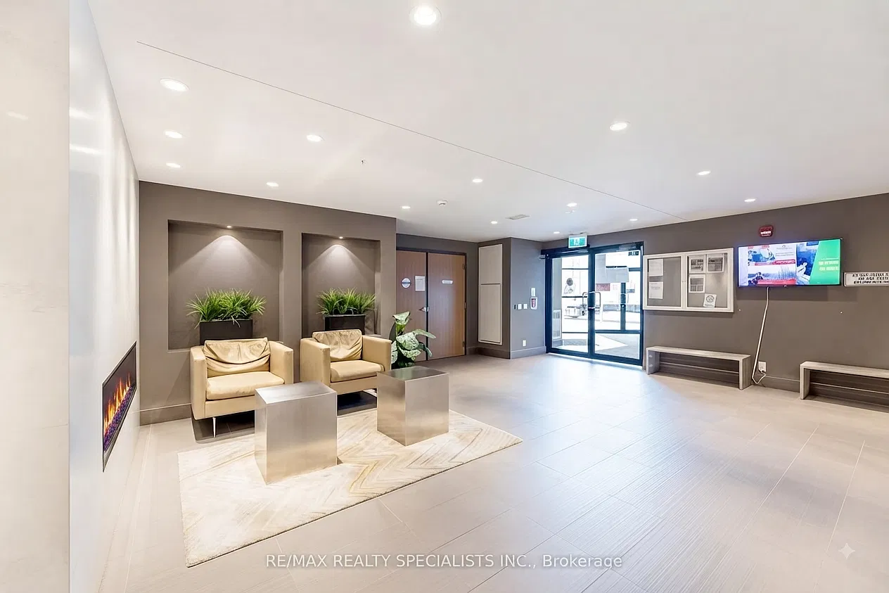 2 bed, 595 sqft, $2,200 — Photo 3