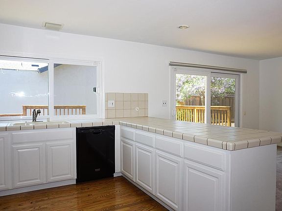 4th image of 4155 Keith Dr