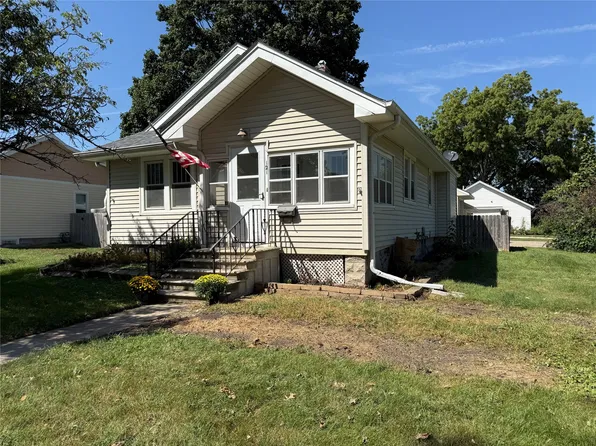 121 E Benton St, Winterset, IA 50273