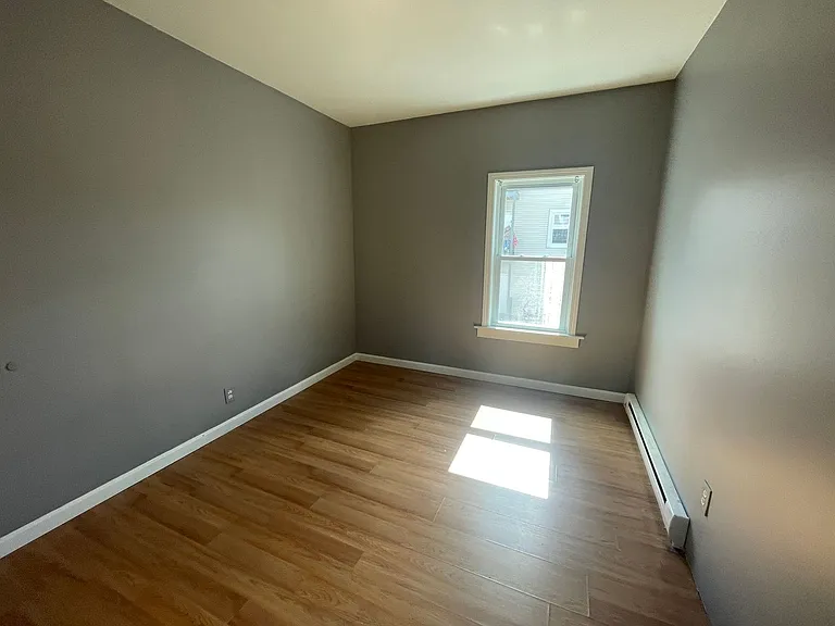 77 Fox Street — Photo 6