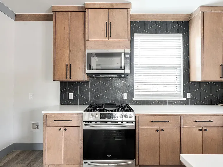 4009 N Indiana Ave — Photo 8