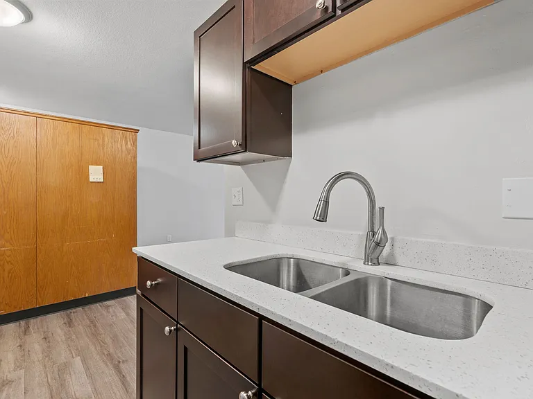 Lake Street Manor — Photo 27