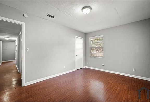3rd image of 1831 Lambert St