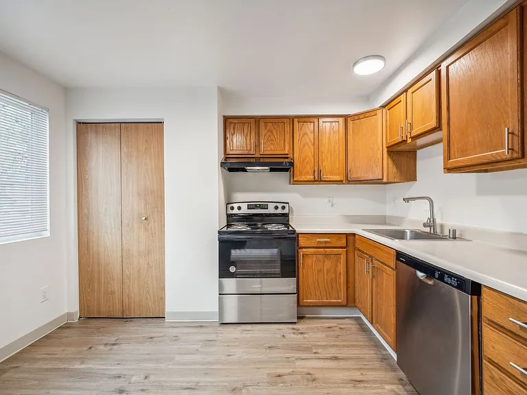The 1800 Place Apartments — Photo 16
