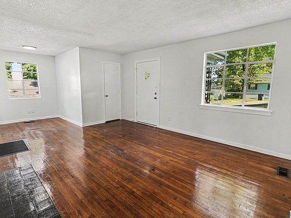 4th image of 815 45th St