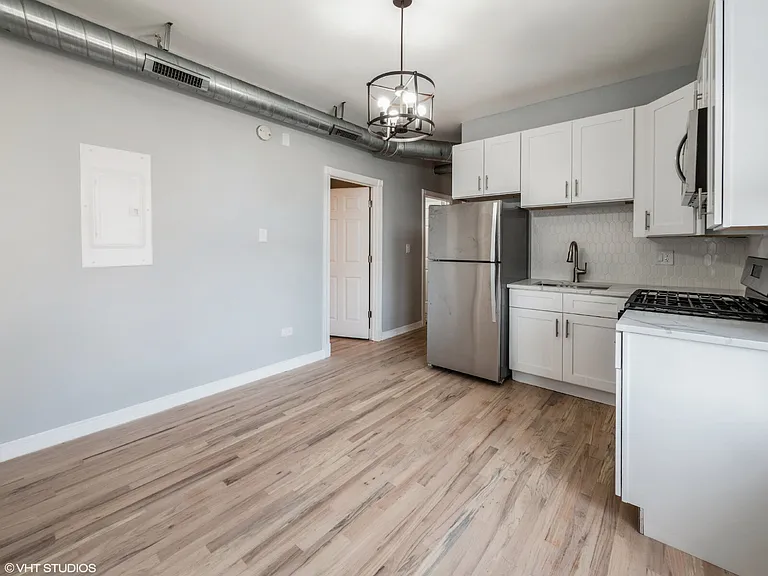 2641 W Augusta Blvd #1R — Photo 8