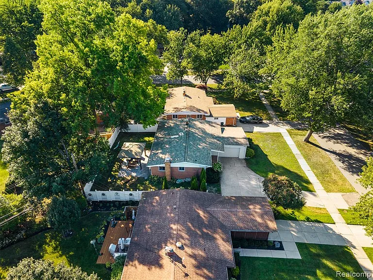 1085 Brooklawn Dr — Photo 48