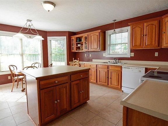 5th image of 103 Furlong Ct