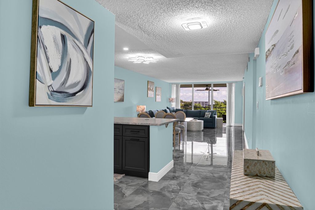 4015 W Palm Aire Dr APT 704, photo 2