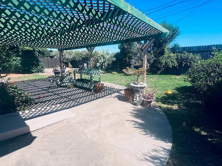 735 Patterson Rd — Photo 38
