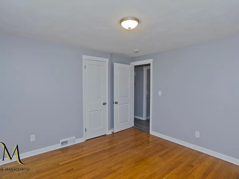 320 Island Pond Rd — Photo 13