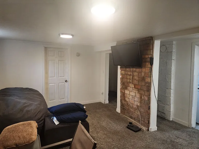 885 Spruce St #B — Photo 7