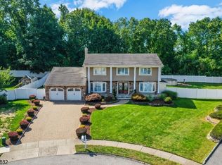 16 Welsh Ct, Wayne, NJ 07470