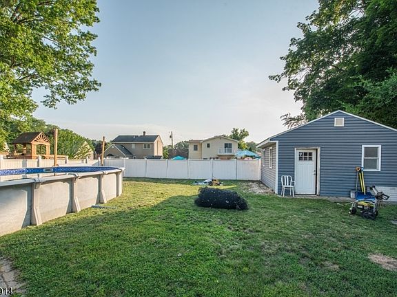 4th image of 73 Bergen Ave