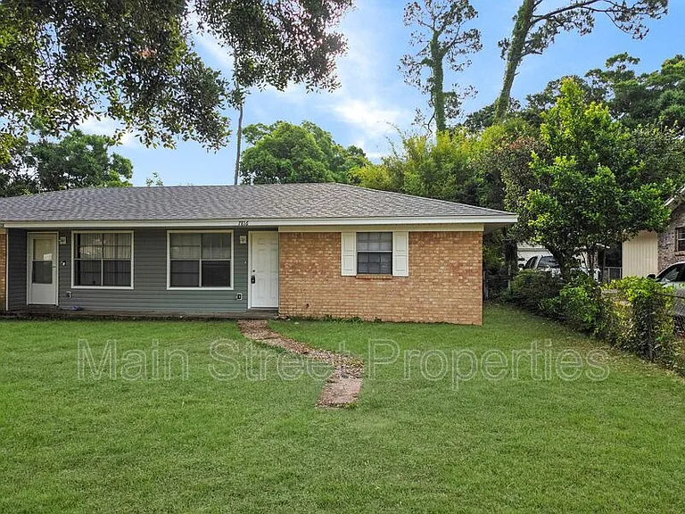 7816 Sabra Dr — Photo 2