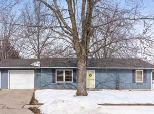 45 Dickinson Dr, North Liberty, IA 52317