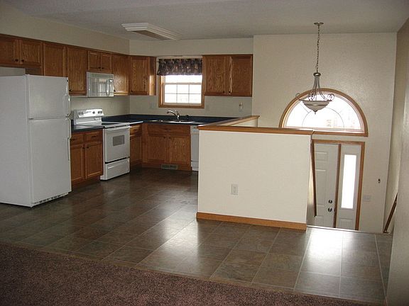 4th image of 630 Rebecca St