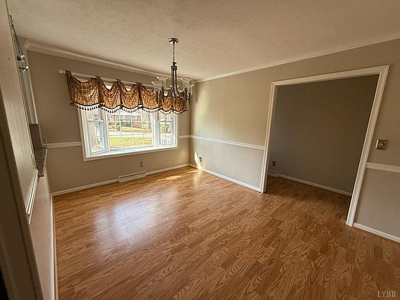 4th image of 1205 Pinecrest Ave