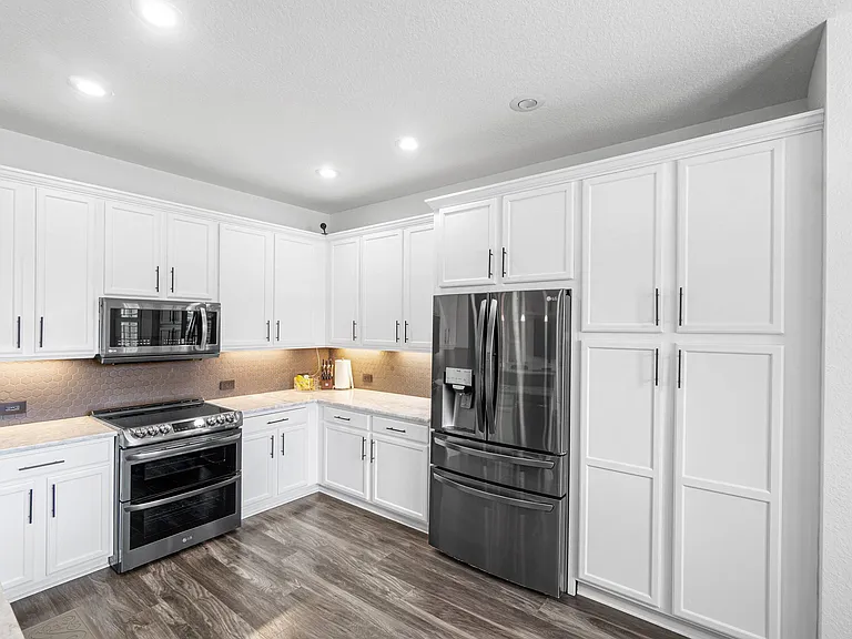 8300 Calabria Lakes Dr — Photo 19