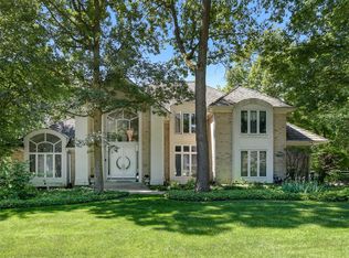 160 Glenmora Dr, Burr Ridge, IL 60527