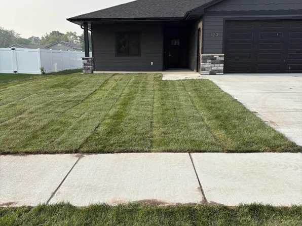 1120 Carl Rd, Mitchell, SD 57301