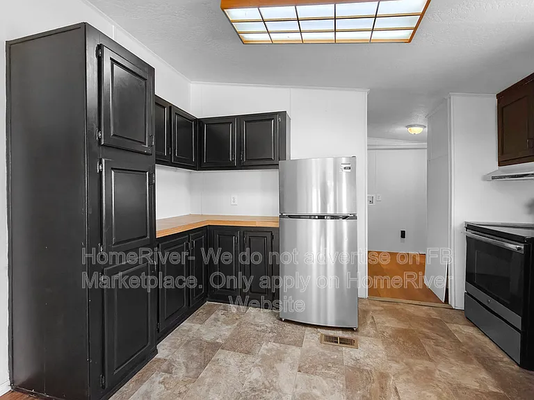 2920 S Windsor Rd — Photo 2