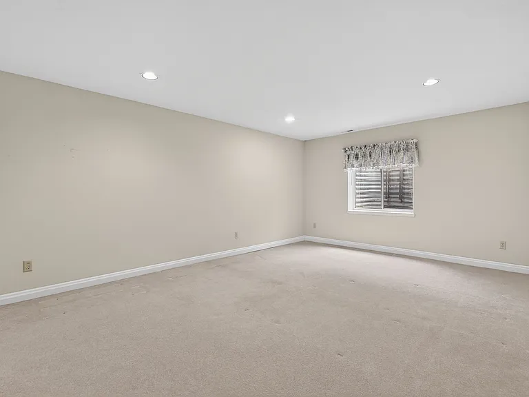 8970 Greenwich Ct — Photo 24