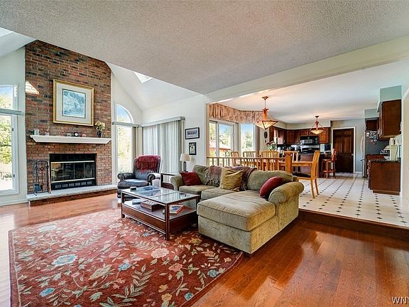 3rd image of 26 Mount Holyoke Ct