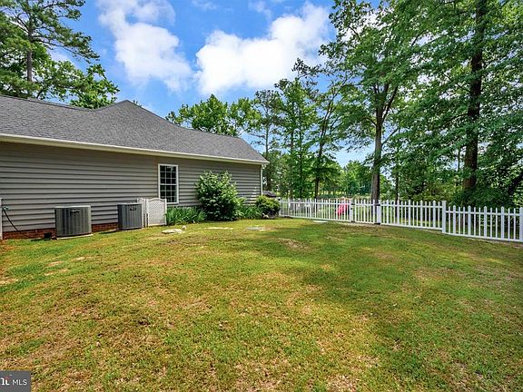 Fenced side yard for your kids or pets