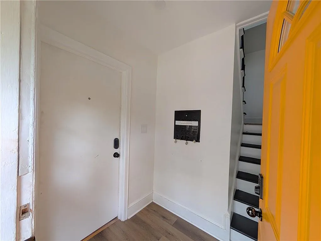 2 bed, 1.0 bath, 950 sqft, $1,250 — Photo 3