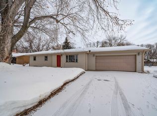 2208 E Sylvan Cir, Brandon, SD 57005