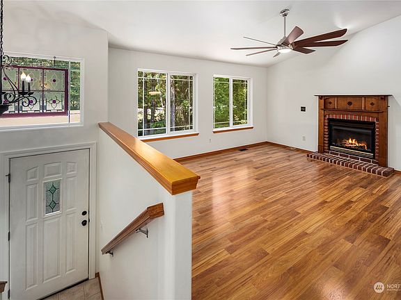 4th image of 20903 Pilchuck Place